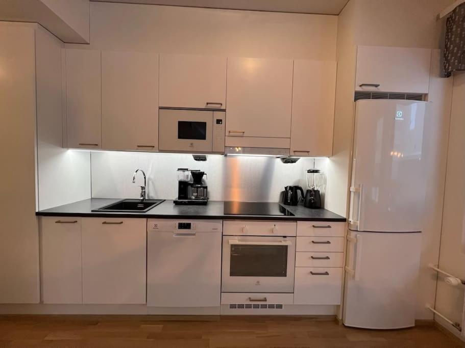 Suite - King Size Bed - Gym&Wifi - Indoor Parking Rovaniemi Bagian luar foto